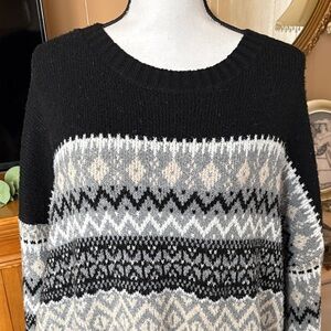 Time and Tru Black and Cream Patterned Sweater